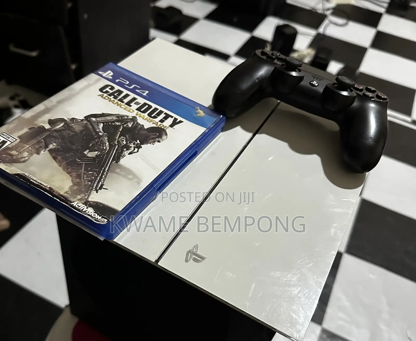Ps4 Standard White Edition. With Cod Game Disc