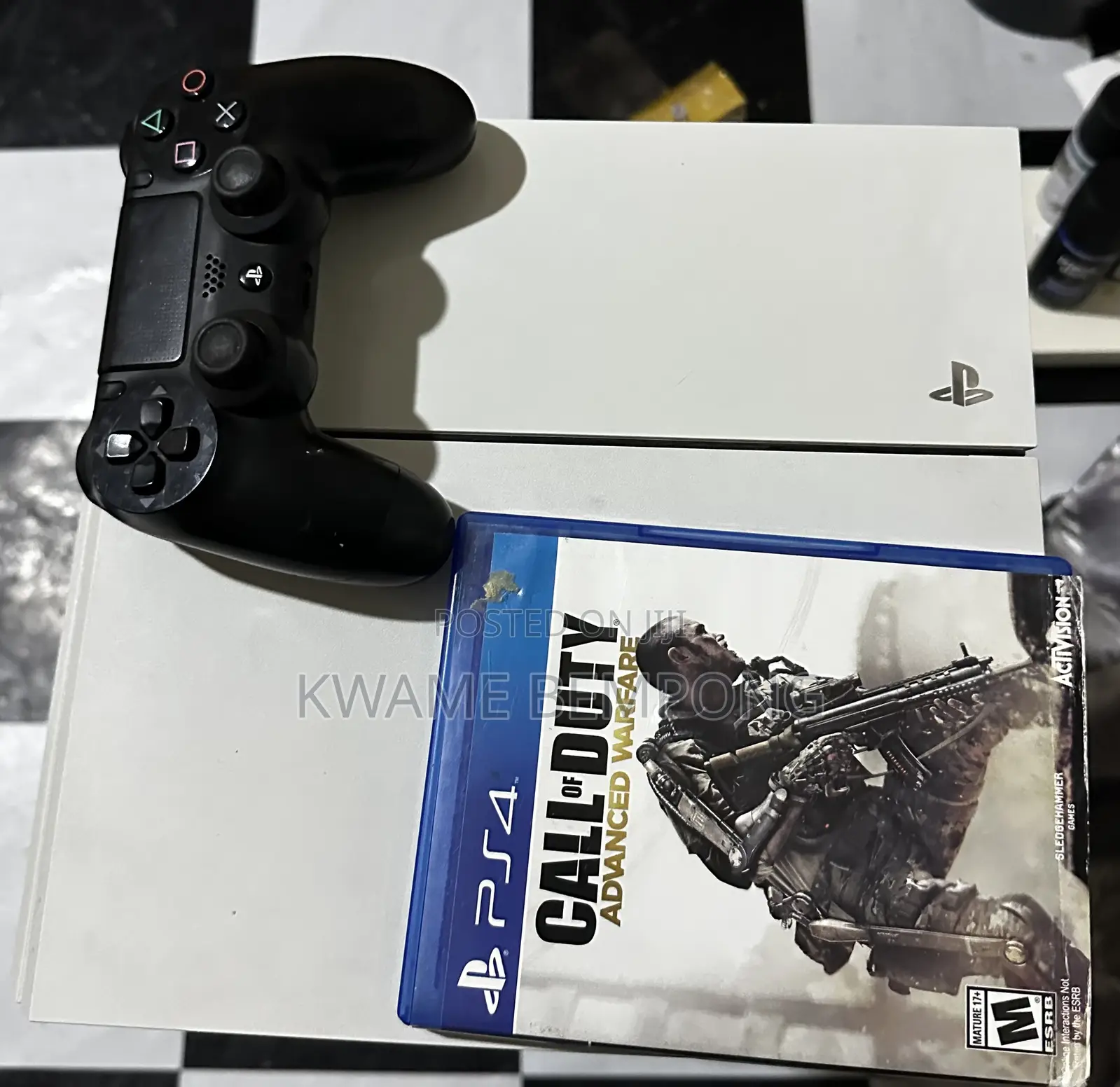 Ps4 Standard White Edition. With Cod Game Disc