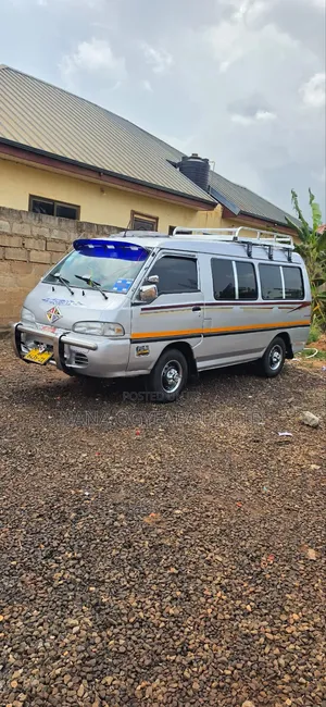 Hyundai H-100 2003 Yellow