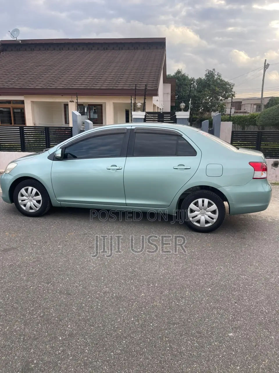 Toyota Belta 2009 Green