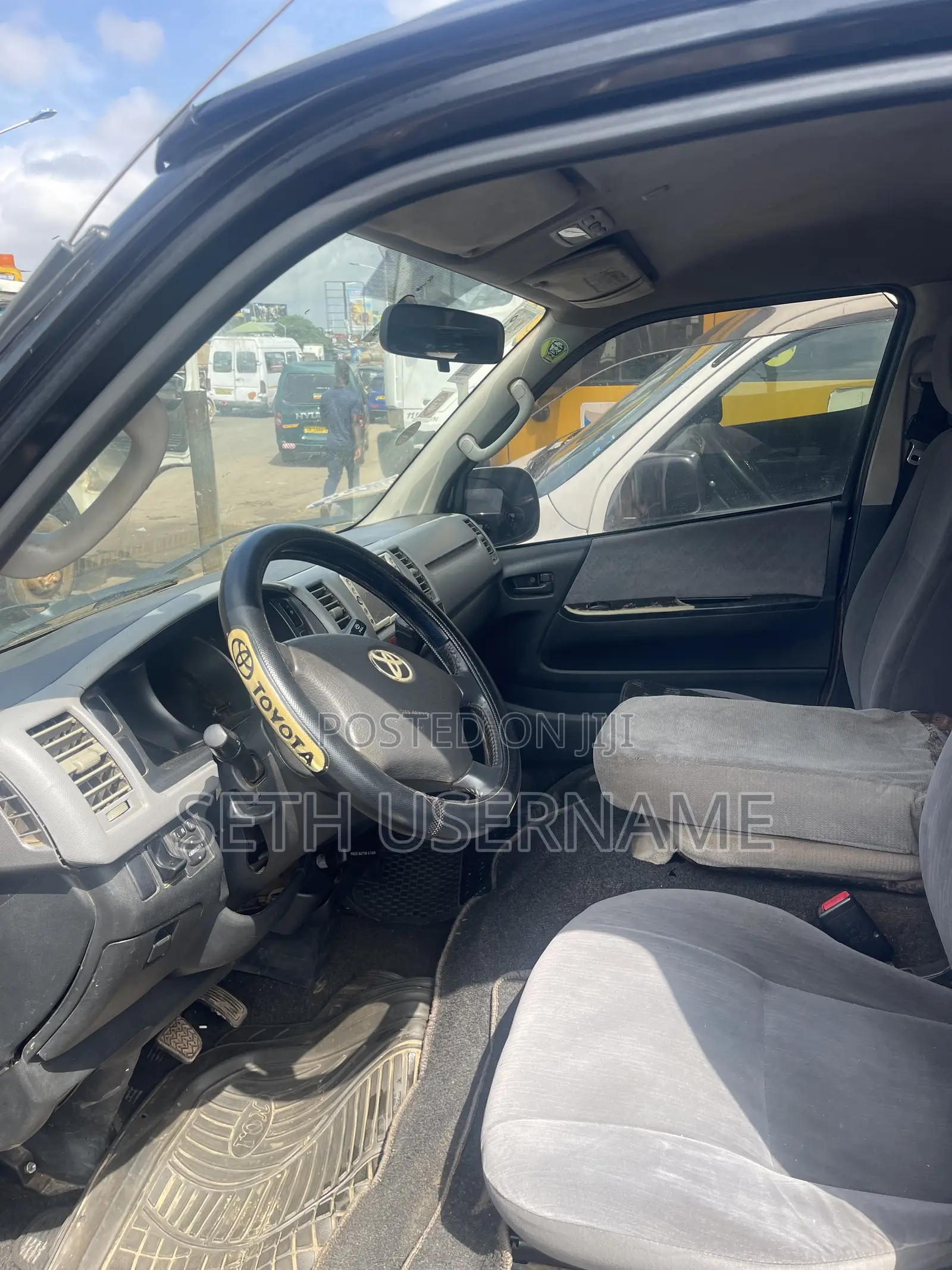 Toyota HiAce 2014 Black