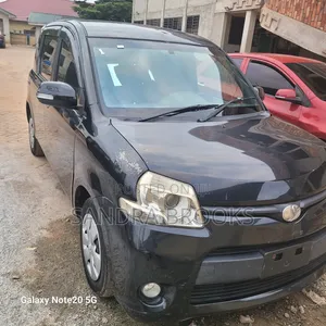 Toyota Sienta 1.5 AWD 2014 Black