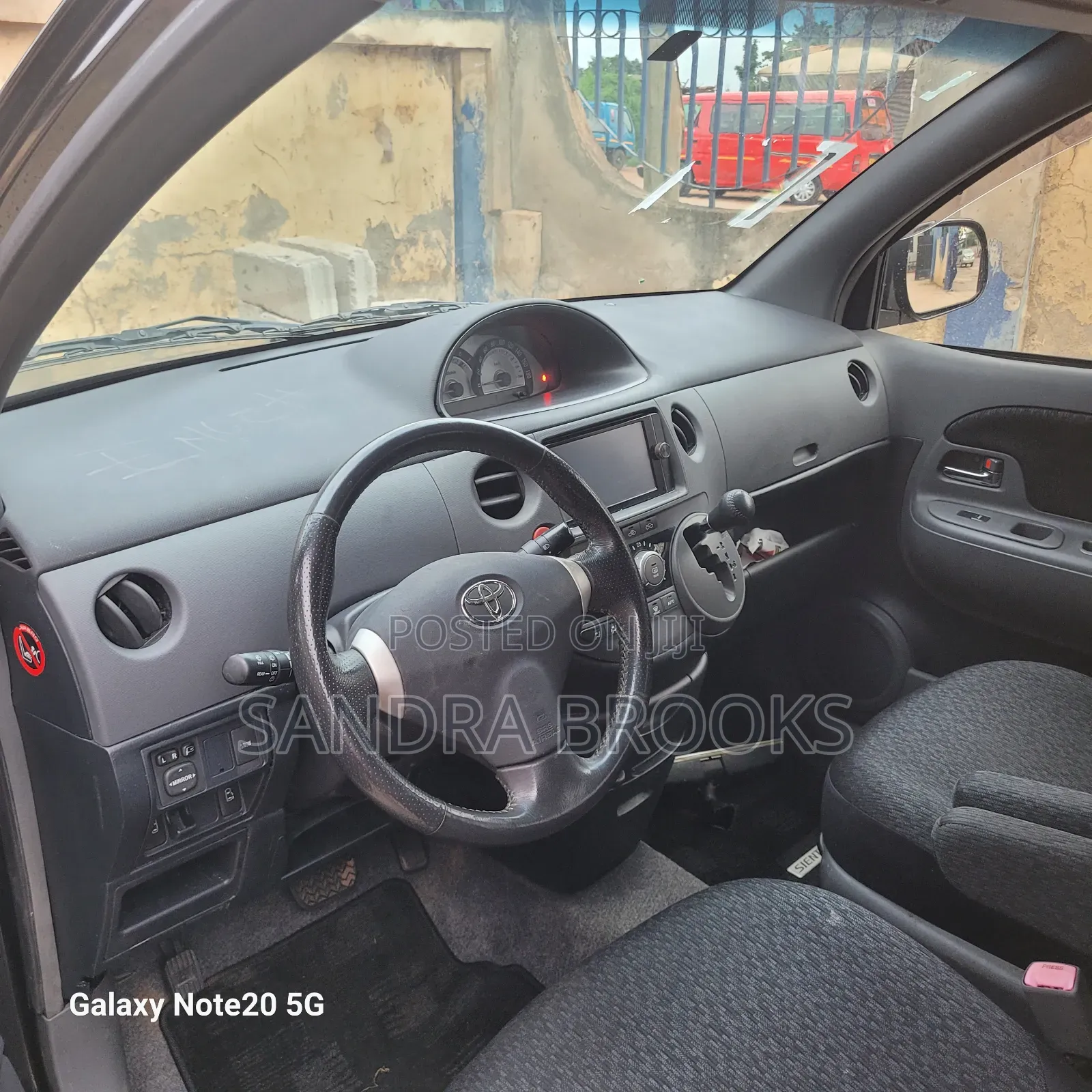 Toyota Sienta 1.5 AWD 2014 Black