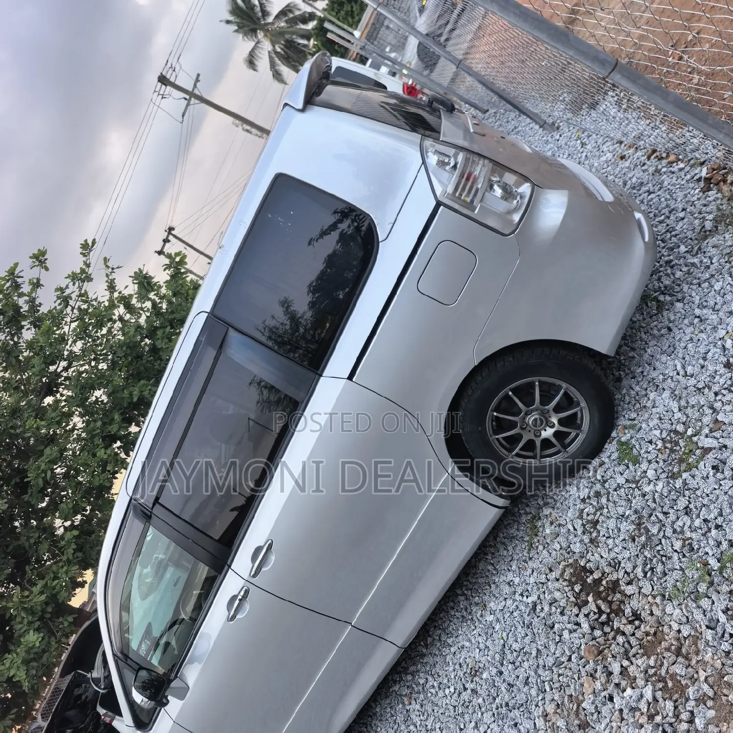 Toyota Voxy 2011 Silver