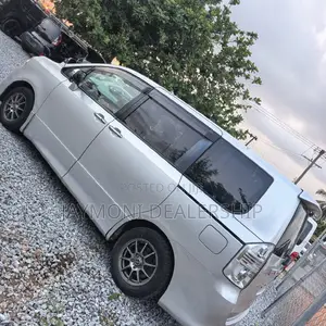 Toyota Voxy 2011 Silver
