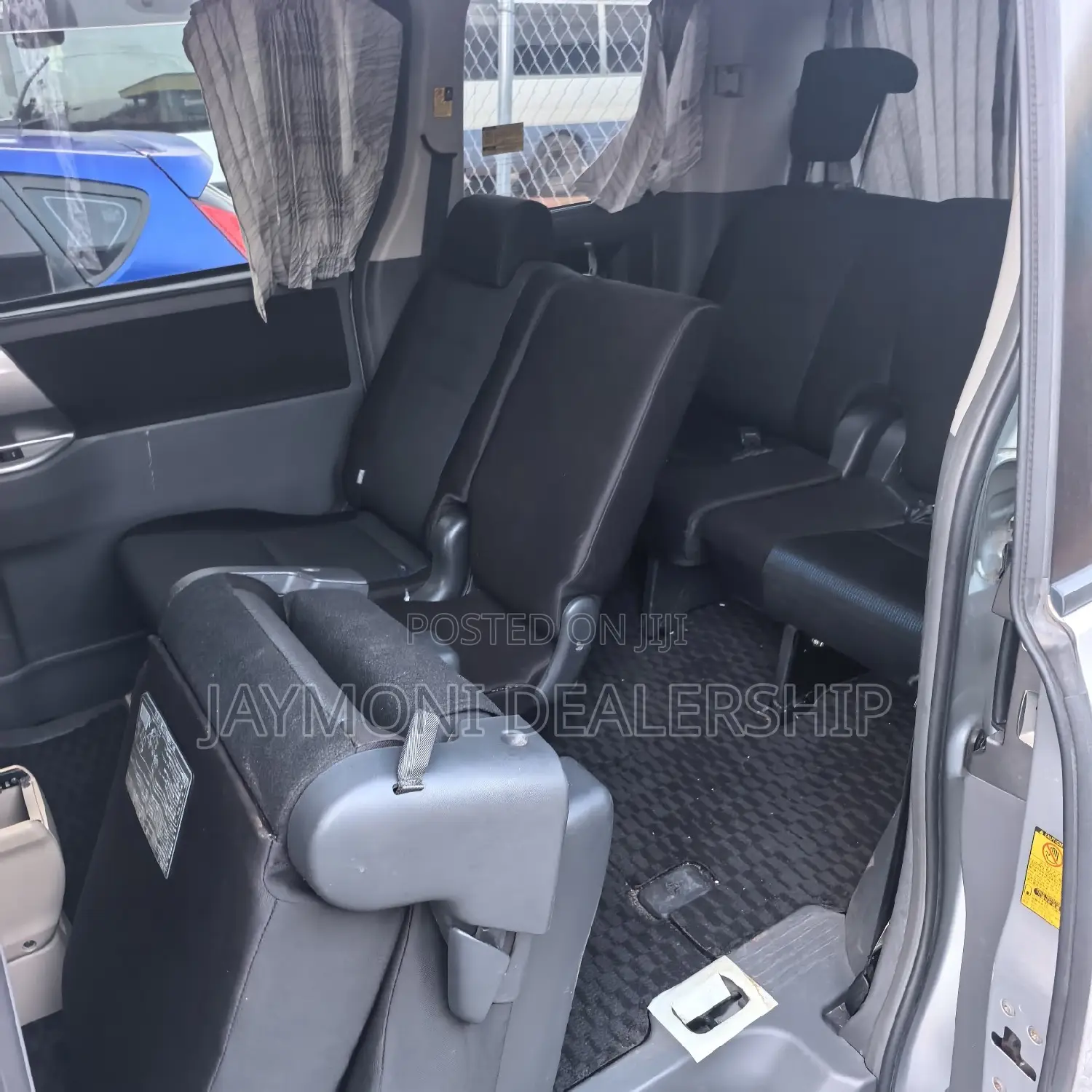 Toyota Voxy 2011 Silver