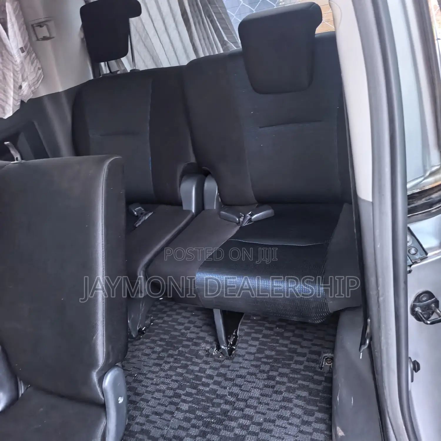 Toyota Voxy 2011 Silver