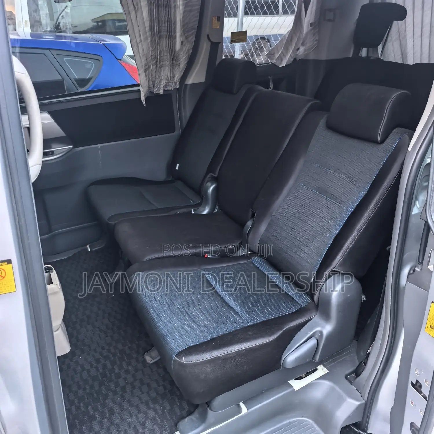 Toyota Voxy 2011 Silver
