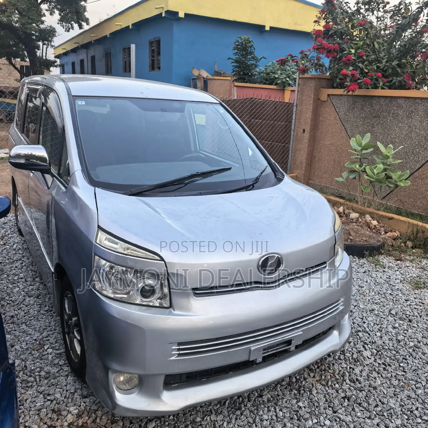 Toyota Voxy 2011 Silver