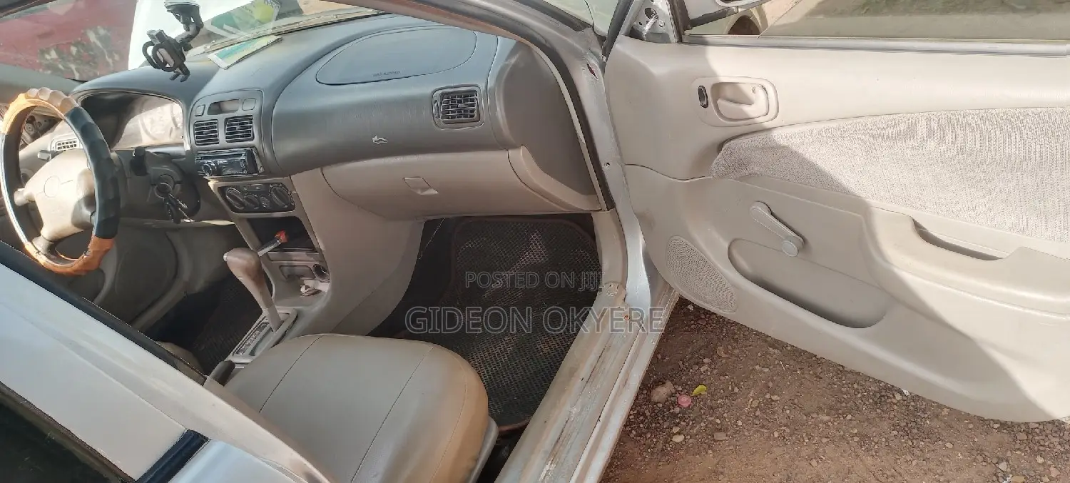 Toyota Corolla 2000 Silver