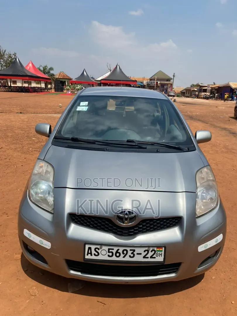 Toyota Yaris 2010 Silver