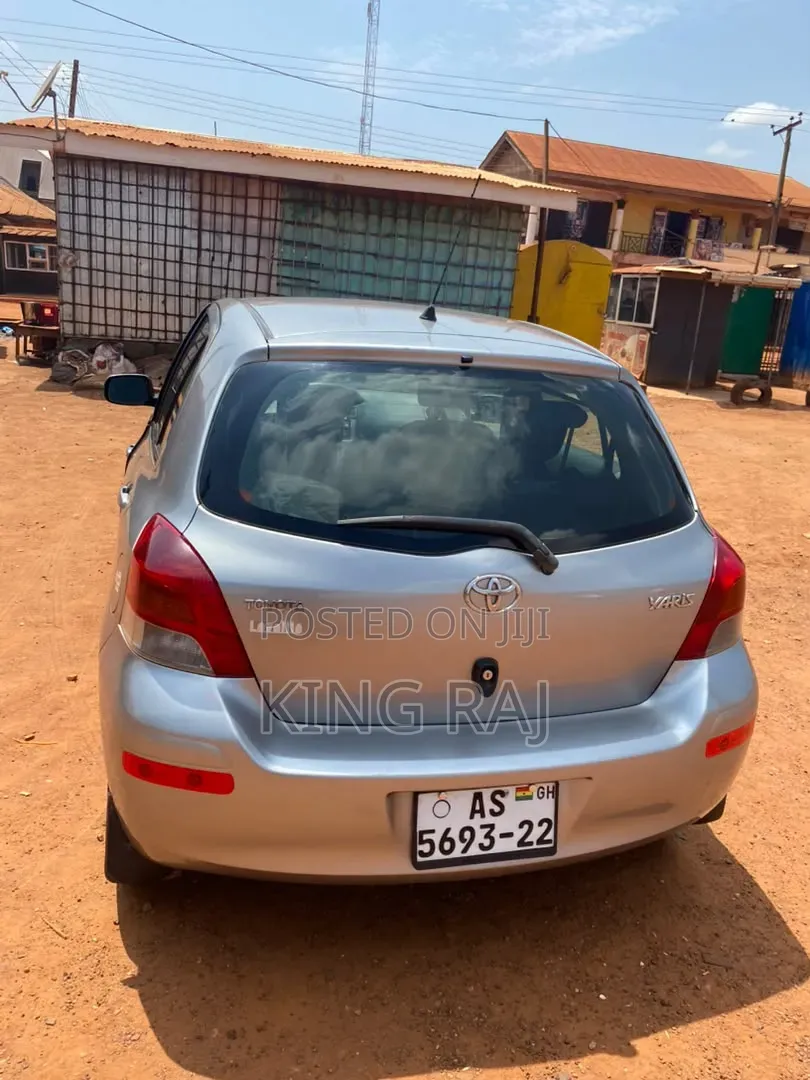 Toyota Yaris 2010 Silver