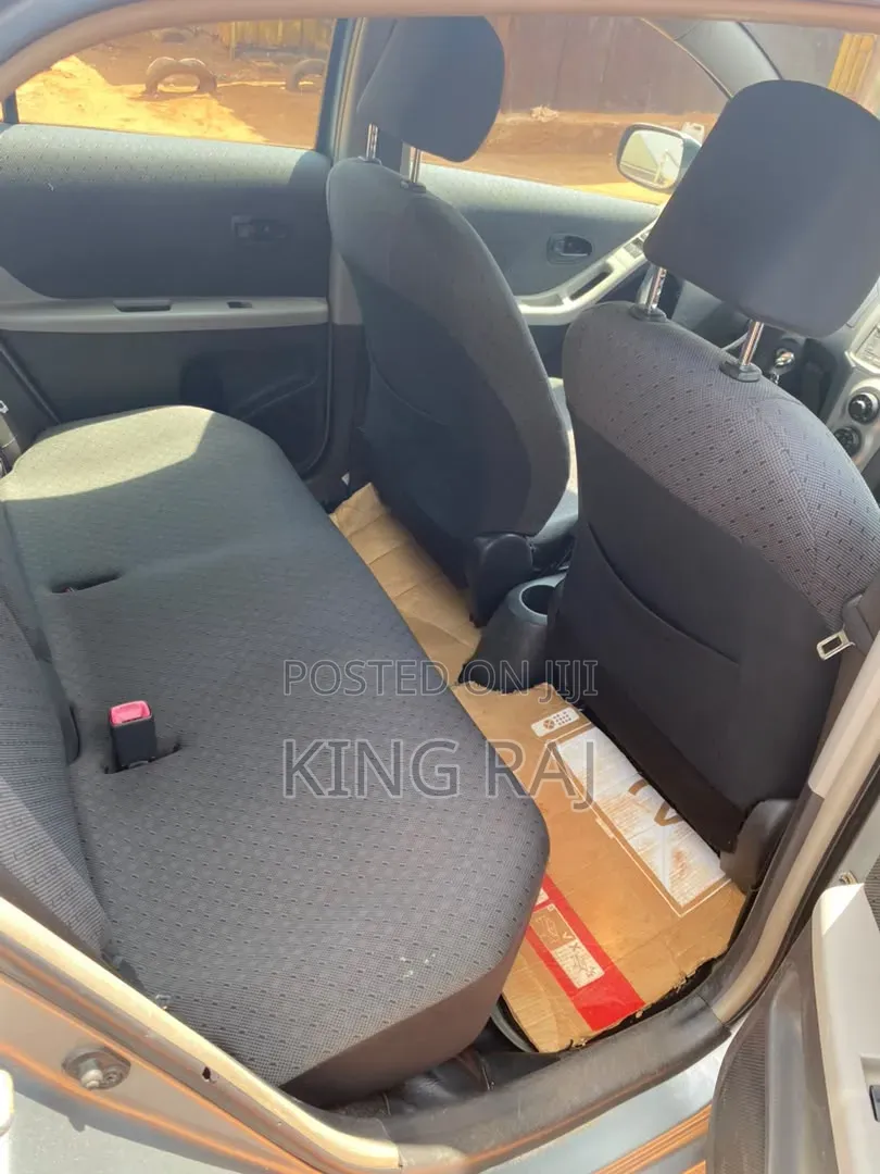 Toyota Yaris 2010 Silver
