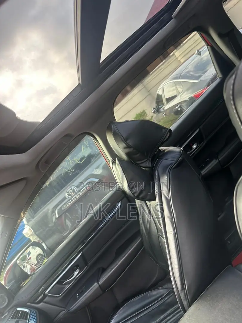 Honda CR-V Touring FWD 2018 Red