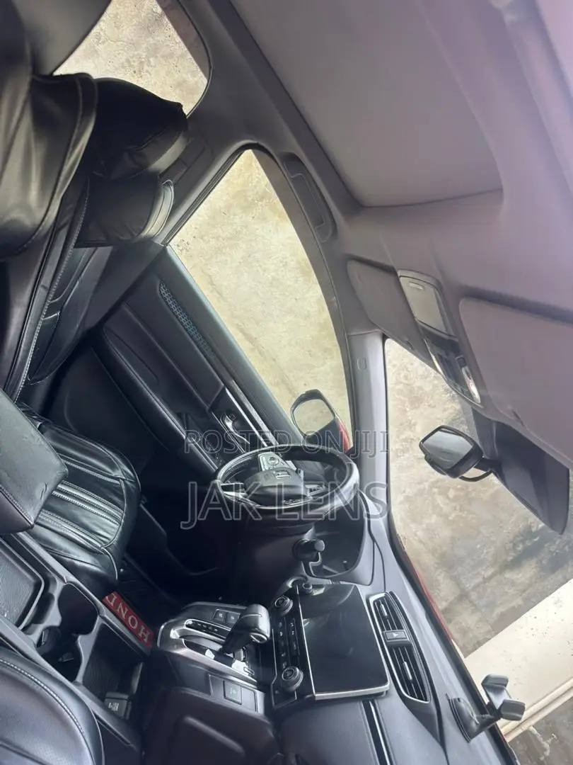 Honda CR-V Touring FWD 2018 Red