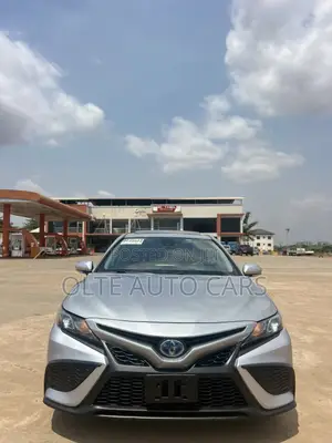 Toyota Camry SE 2022 Silver