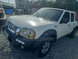 Nissan Hardbody 2010 White
