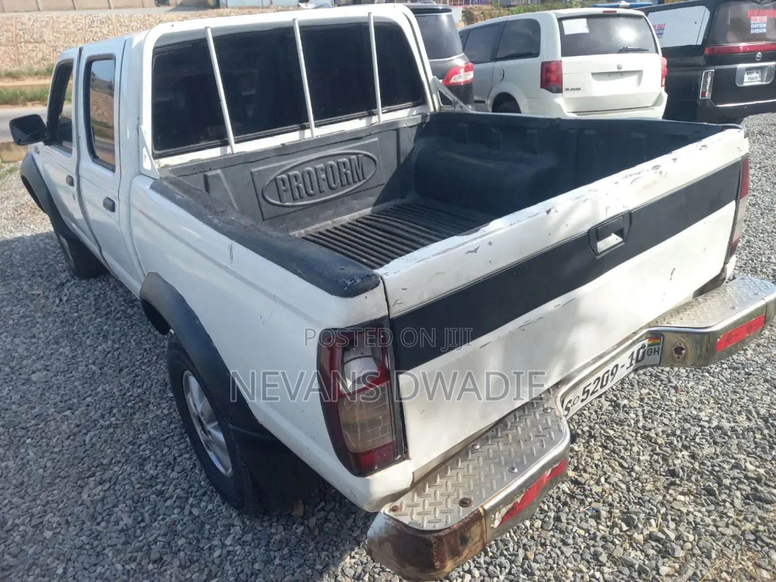 Nissan Hardbody 2010 White