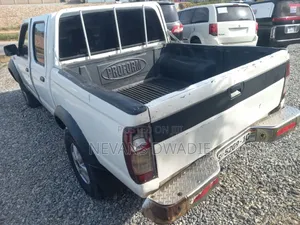 Nissan Hardbody 2010 White