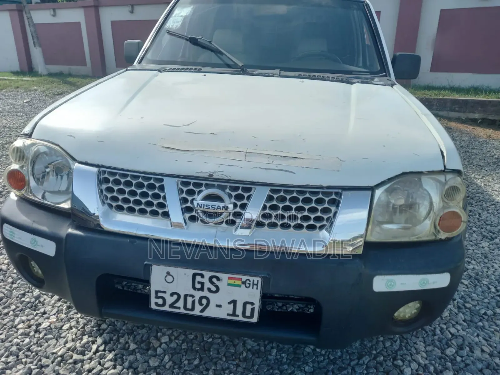 Nissan Hardbody 2010 White