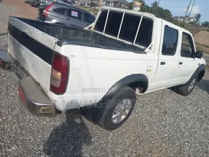 Nissan Hardbody 2010 White
