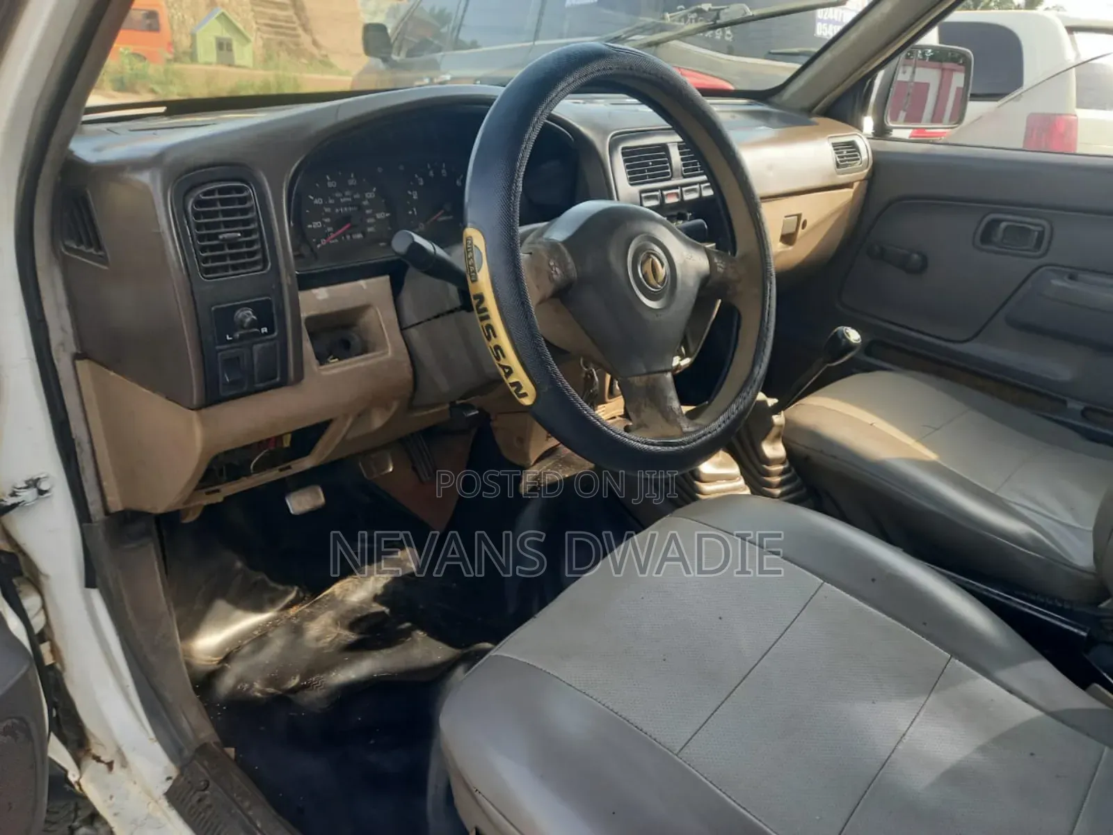 Nissan Hardbody 2010 White