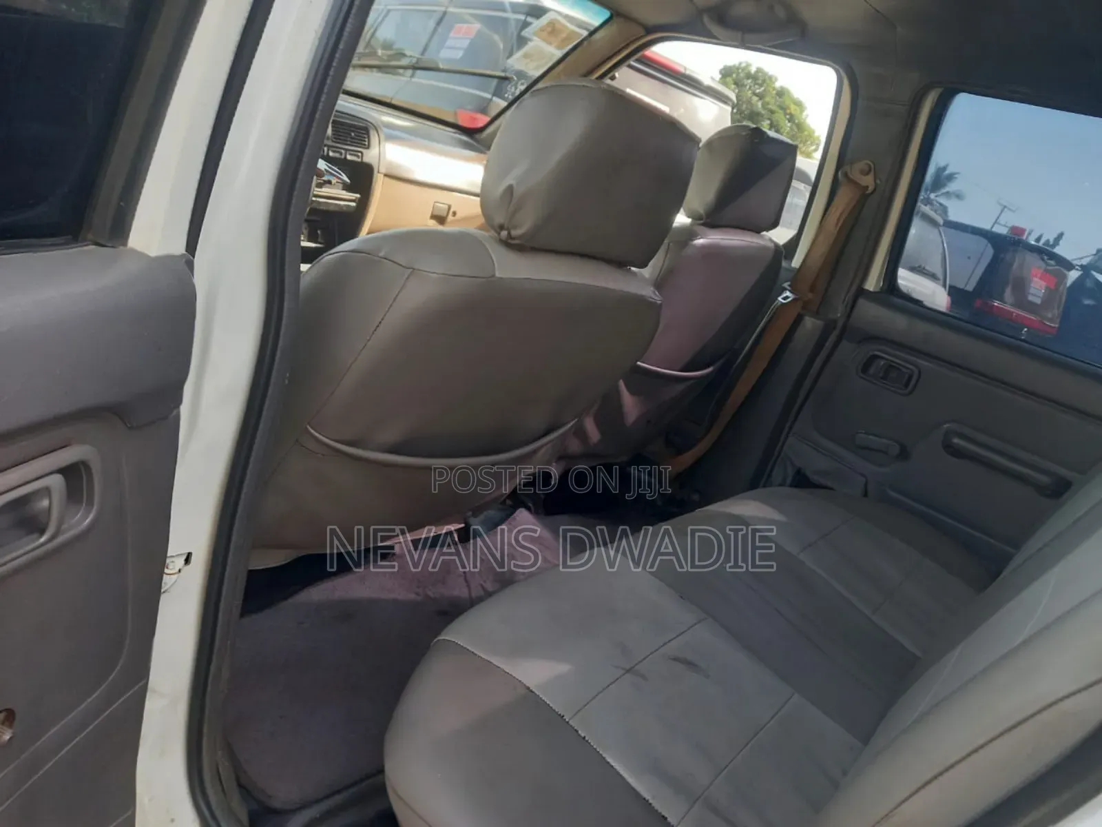 Nissan Hardbody 2010 White