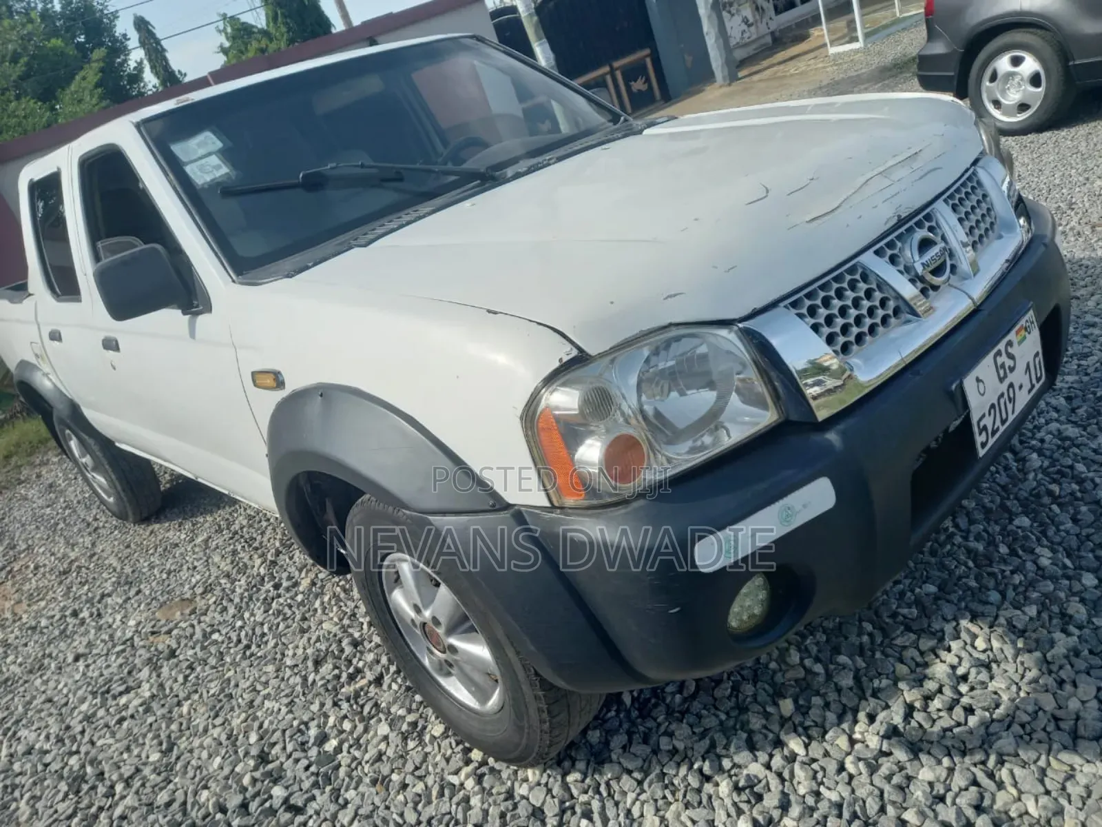 Nissan Hardbody 2010 White
