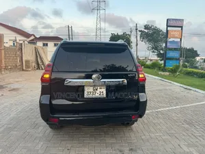Toyota Land Cruiser Prado 2016 Black