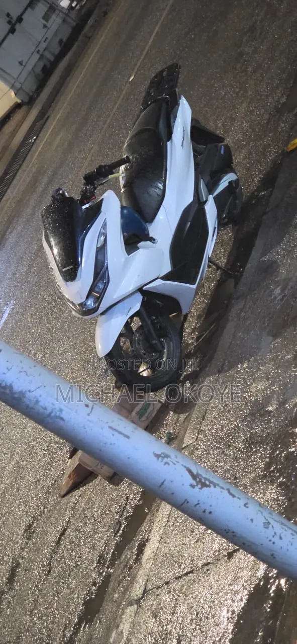 Honda 2022 White