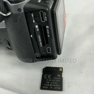 Sony Alpha 330 A330 DSLR Camera With 18-55mm F3.5-5.6 Lens