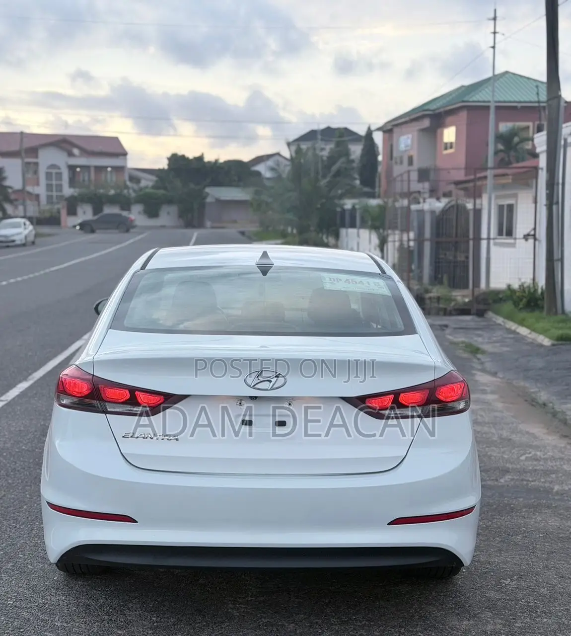 Hyundai Elantra Limited Sedan FWD (2.0L 4cyl 6A) 2017 White