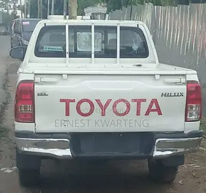 Toyota Hilux Revo Double Cab Petrol 2.7 AWD 2020 White
