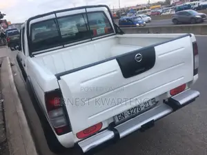 Nissan Hardbody 2021 White