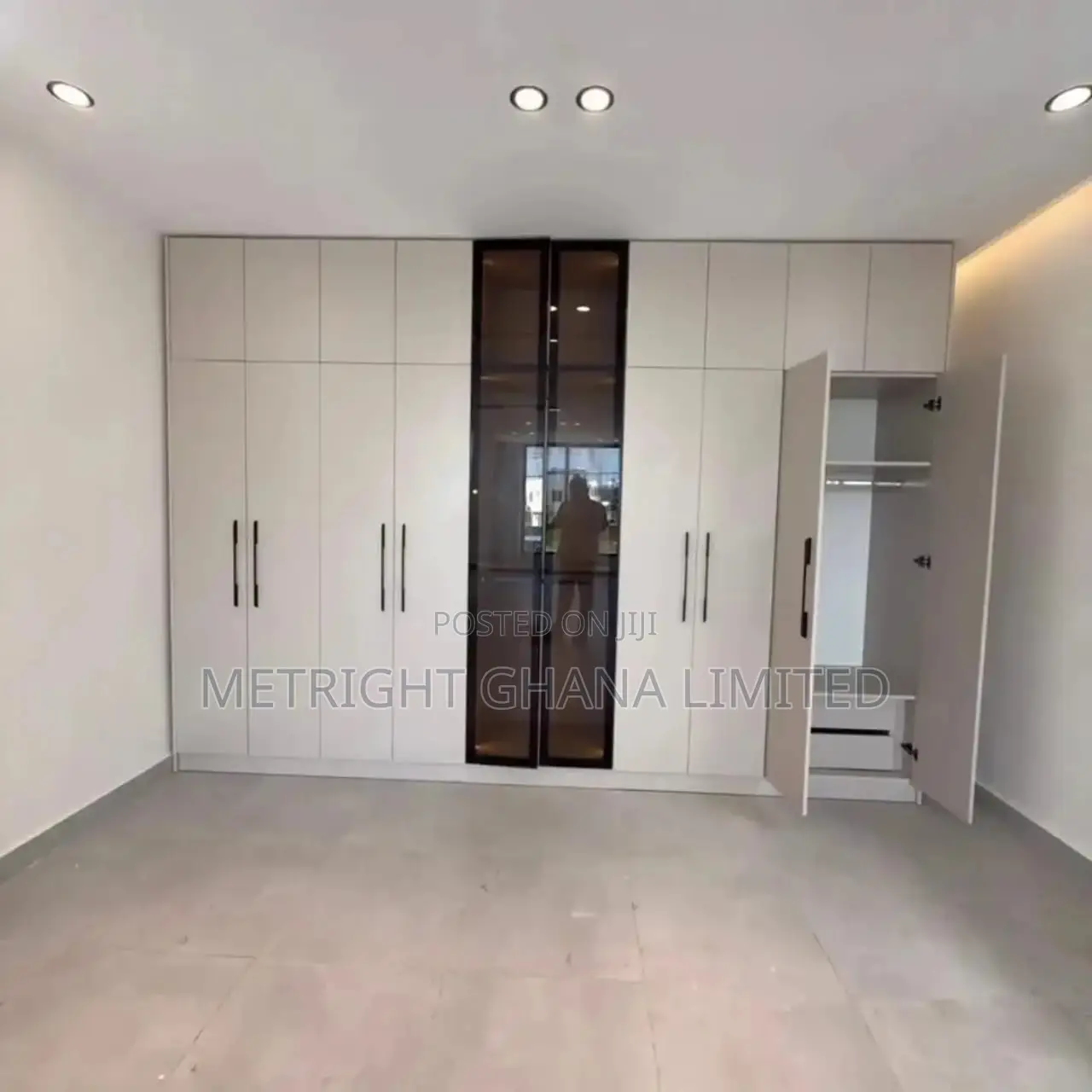 5bdrm House in Metright Properties, Accra Metropolitan for sale