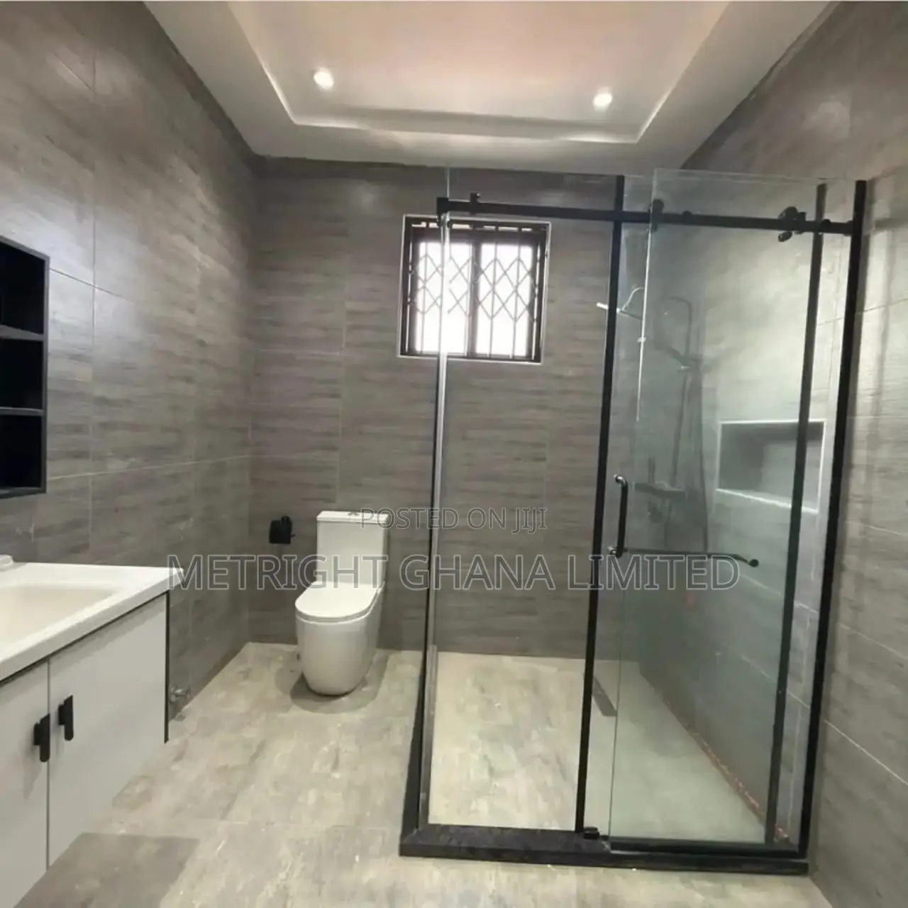 5bdrm House in Metright Properties, Accra Metropolitan for sale