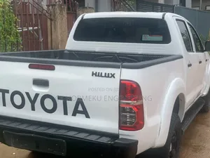 Toyota Hilux 2012 White