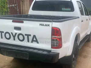Toyota Hilux 2012 White