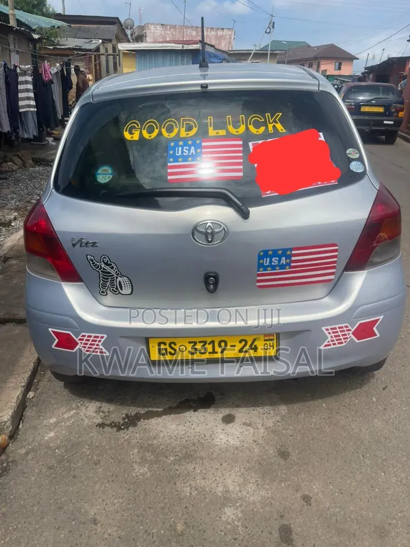 Toyota Vitz 2010 Yellow