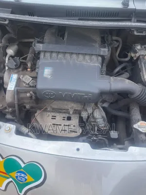 Toyota Vitz 2010 Yellow