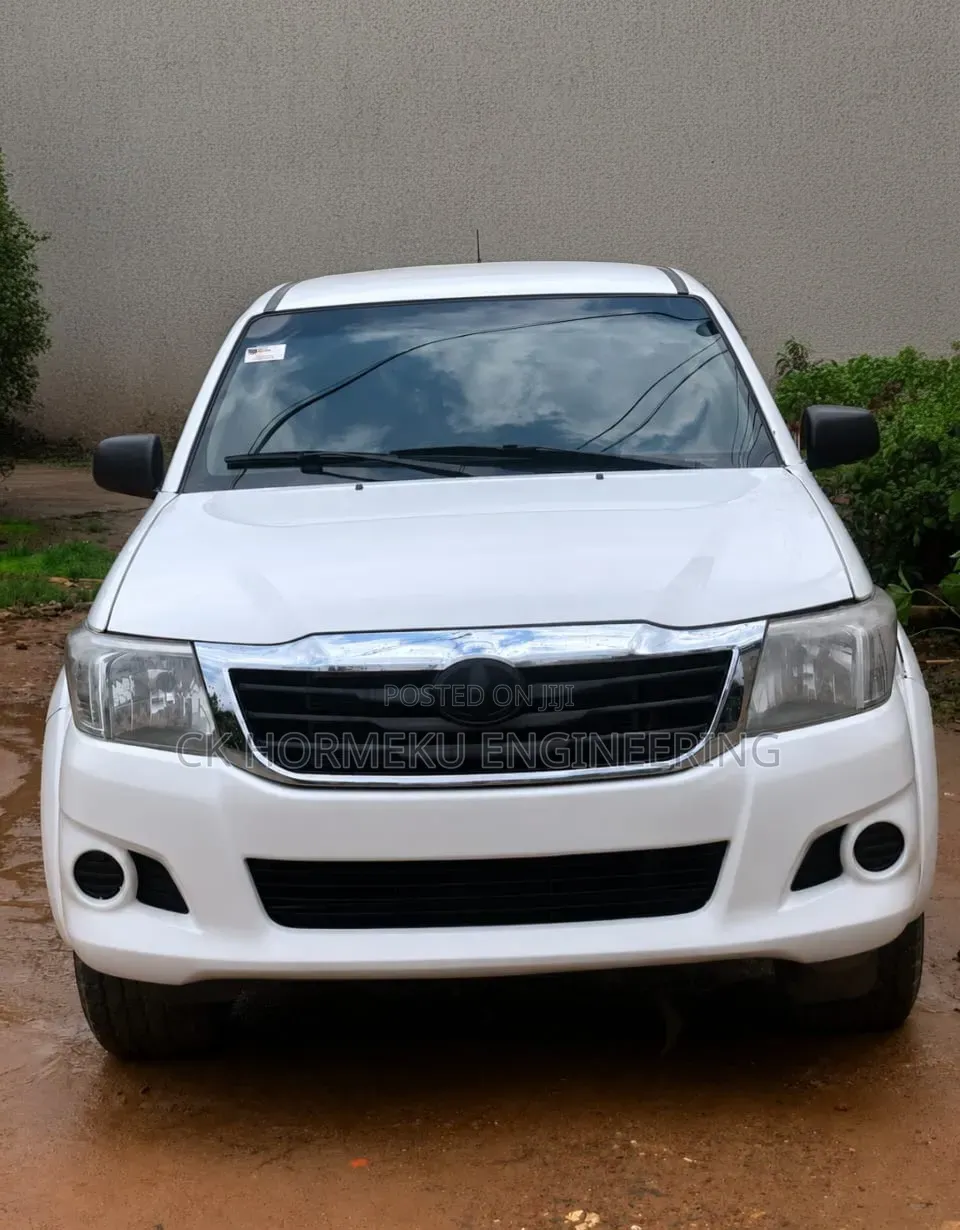 Toyota Hilux 2012 White