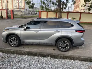 Toyota Highlander 2021 Silver