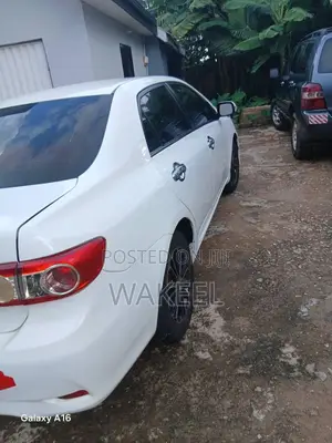 Toyota Corolla LE 4dr Sedan (1.8L 4cyl 4A) 2013 White
