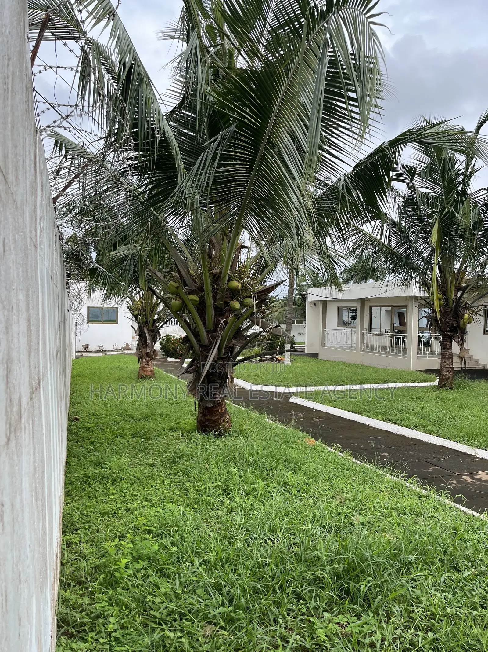 6bdrm House in Dzorwulu for sale