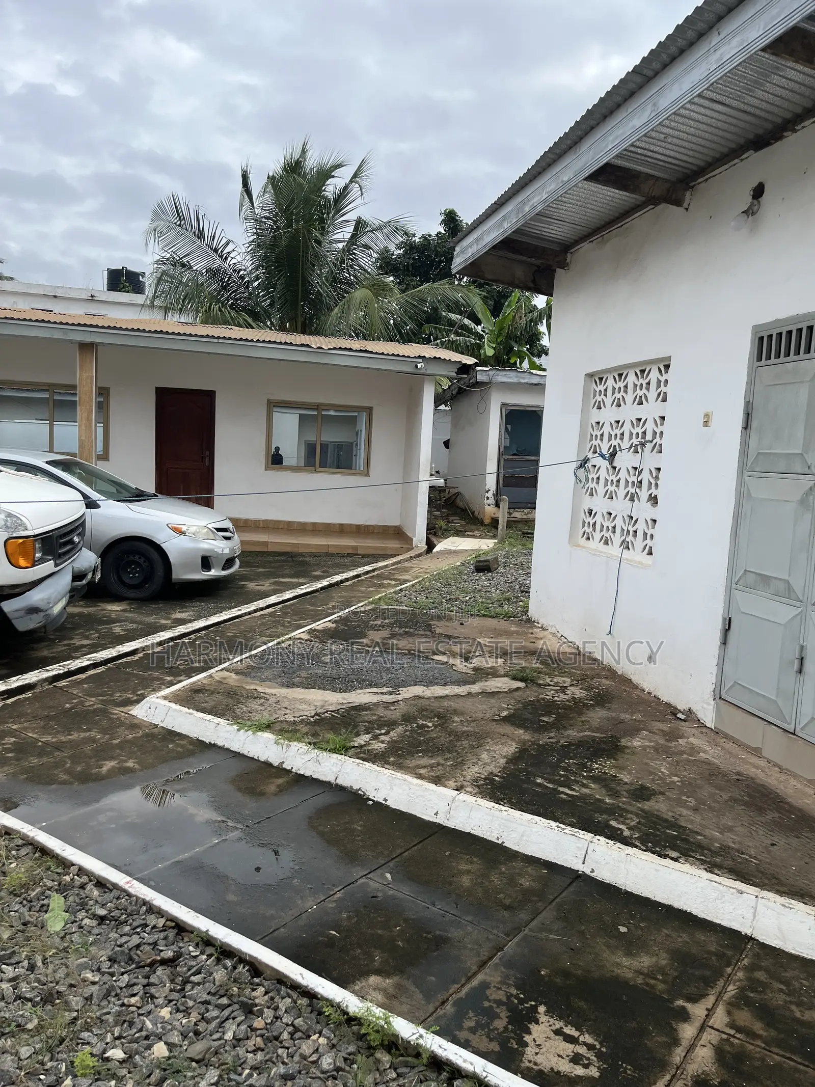 6bdrm House in Dzorwulu for sale