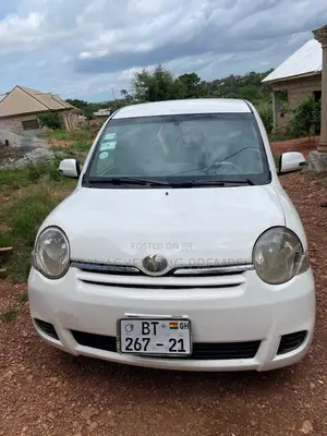 Toyota Sienta 1.5 FWD 2010 White