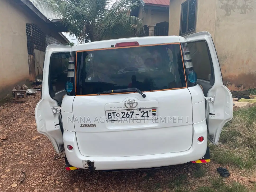 Toyota Sienta 1.5 FWD 2010 White