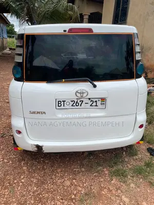 Toyota Sienta 1.5 FWD 2010 White