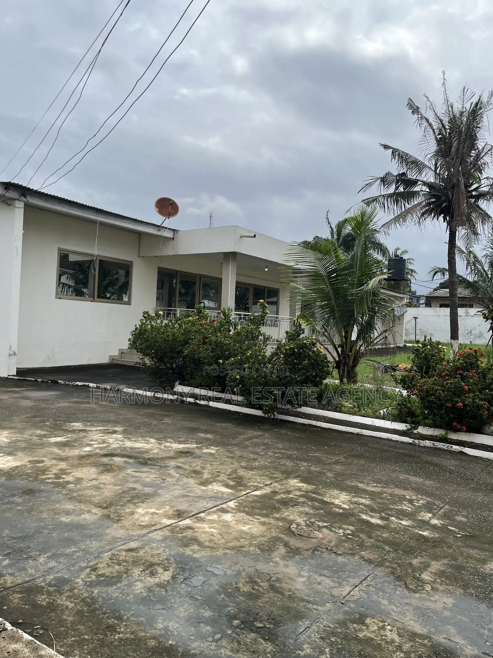 6bdrm House in Dzorwulu for sale