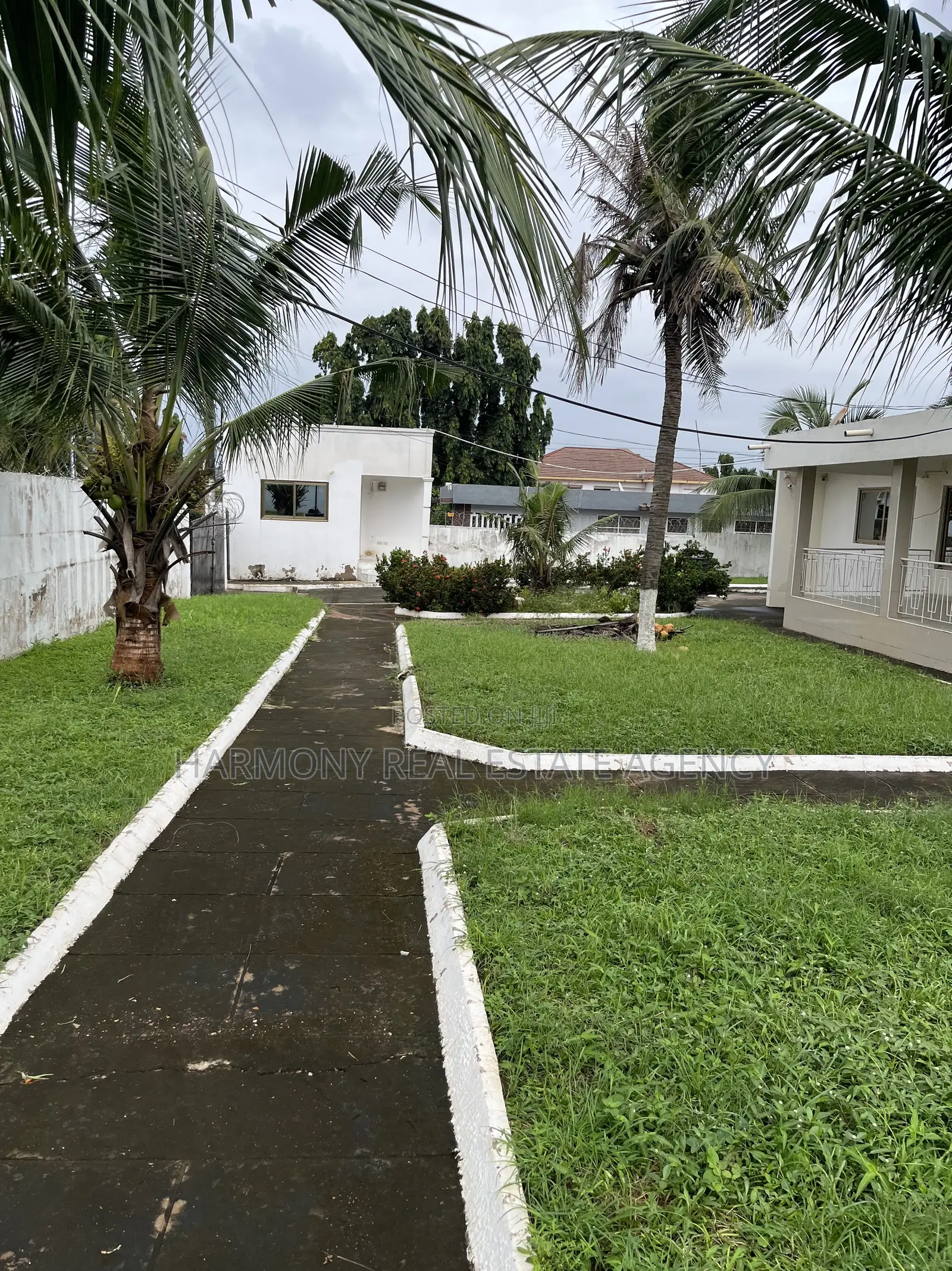 6bdrm House in Dzorwulu for sale